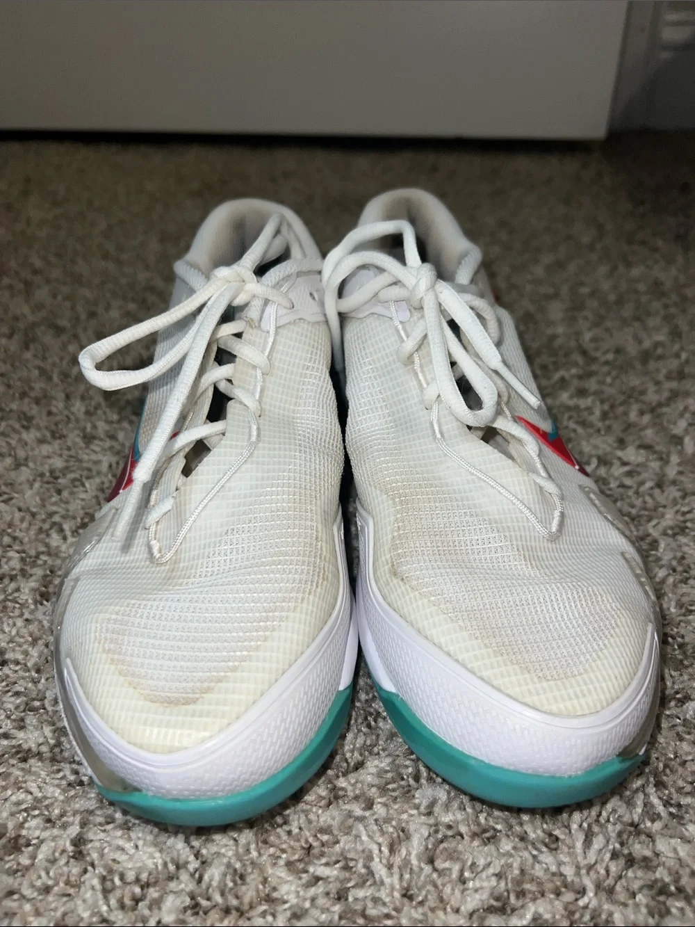 Nike Vapor Pro Tennis Shoes White Athletic Shoes with Teal & Red Swoosh Sz 8.5
